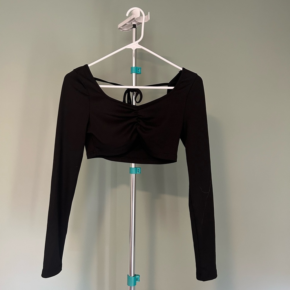 SHEIN Black Ruched Open Back Long Sleeve Crop Top